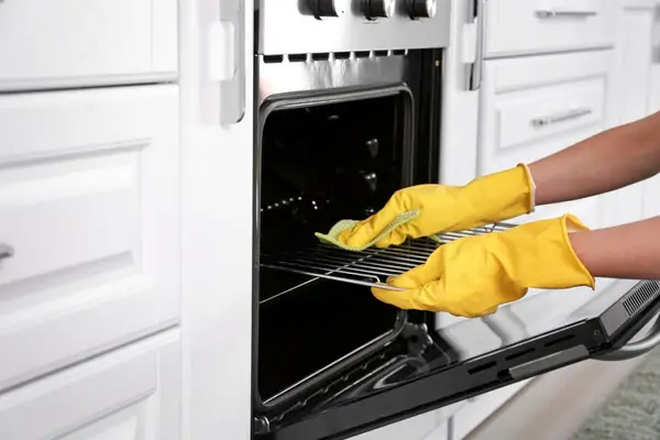 Electrocasnicele de bucătărie: trucuri pentru o curățare rapidă și eficientă