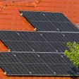 Panouri fotovoltaice pentru locuință: ce trebuie să știi înainte să investești într-un sistem fotovoltaic pentru casă