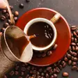 Dintr-un port din Yemen în casele iubitorilor de cafea: povestea unei combinații celebre