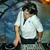 Party cu Dj Epocs in club Arqa