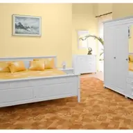 Mobila de dormitor din lemn masiv Victoria