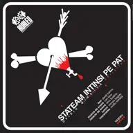 Stateam intinsi pe pat
