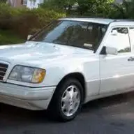 Dezmembrez Mercedes 124