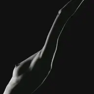 Expozitie de fotografie pe panza ‘Undisclosed Tenderness’