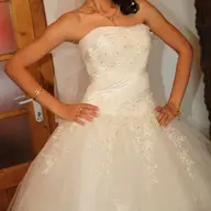Vand rochie de miresa deosebita