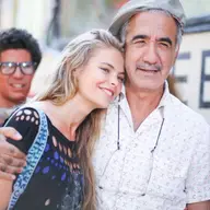 Razvan Vasilescu este un tata de comedie in filmul #SELFIE