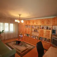 Vand mobila din lemn si canapea extensibila in stare buna