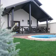 Cat costa o vila cu piscina in apropierea marilor orase