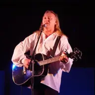 Stefan Hrusca, magul colindelor, concerteaza la Opera din Timisoara