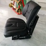 Vand scaun tractor nou cu suspensie