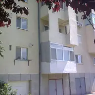 Vand apartament cu 3 camere in zona Fratelia