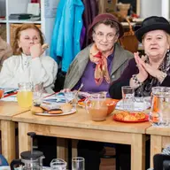 Caravana Cafeneaua Seniorilor: „Munca la vârsta a treia este terapie"
