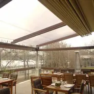 Miracolul unei pergole retractabile de la GLASS Elements, va schimba viata din temelii