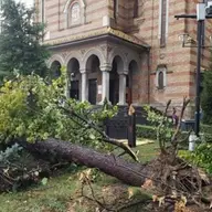 Solidaritate după furtună: sprijin de 80.000 lei pentru familiile, şcolile şi furnizorii publici/privaţi de servicii sociale din Timiș, Arad, Bihor sau Hunedoara