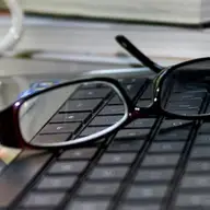 Ochelari cu lentile de protectie pentru monitor
