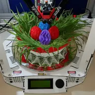 Studenții UPT îmbină tradiția cu tehnologia: ouă de Paști printate 3D