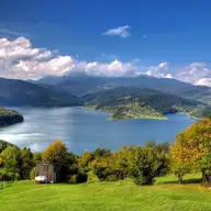 Lacul Izvorul Muntelui – Bicaz, alegerea perfectă pentru un weekend minunat