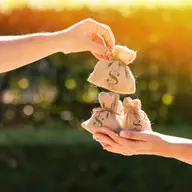 Studiu: 5 situații în care românii apelează la un credit!