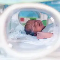 Semnal de alarma: Mamele minore si copiii lor