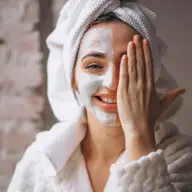 Masca exfolianta pentru netezirea pielii cu ulei de canabis si sare
