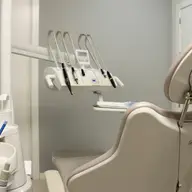 5 mituri combătute despre implantul dentar