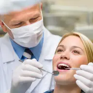 Daca nu te simti confortabil cu dantura incompleta, un implant dentar poate fi solutia pentru tine!
