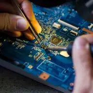 De ce trebuie sa ajungi cu laptopul intr-un centru de reparatii profesional?