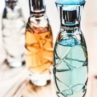 Apă de toaletă vs apă de parfum: Ce diferențe există între cele două?