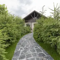 5 avantaje pe care ţi le aduce pavarea curţii