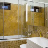 Cabina de duș sau cada normală?