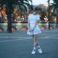 5 outfituri all white din care te poți inspira