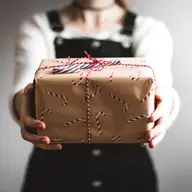 Ce cadouri să le cumperi celor dragi? Iată câteva idei care sigur vor fi apreciate