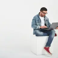Ce diferente exista intre extensia .net si cea .com in etapa de inregistrare domeniu?