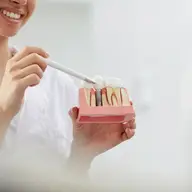 Pot înlocui implanturile dentare dinții naturali?