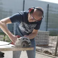 Fierăstrău circular cu masă sau fierăstrău circular de mână - de care dintre ele ai nevoie?