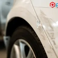 Asigurari auto - Ce poți face când găsești mașina lovită în parcare?