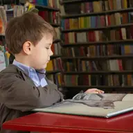 Copilul tău merită să citească! Sărbătorile de iarnă, un prilej bun pentru a-i oferi cărţi!