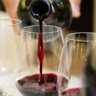 Nutriționiștii dezvăluie cum să slăbești consumând vin