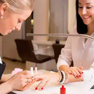Deschideți curând un salon modern de manichiuri și pedichiuri?