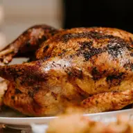 Două rețete sofisticate cu pui, numai bune pentru cei dragi