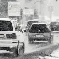 Cum să conduci în siguranță pe timp de iarnă