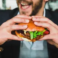 Burgeri vegani, pregățiti cu drag din ingrediente BIO, acum si in Timisoara