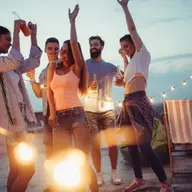Petrecerile de vară - de la marile festivaluri, la evenimentele private organizate alături de prietenii apropiați