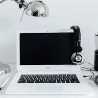 Cum alegi încărcătorul potrivit laptopului tău