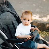 Până la ce vârstă este recomandat să se utilizeze căruciorul pentru copil?
