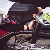 4 verificari pe care sa i le faci masinii inainte de a pleca la drum