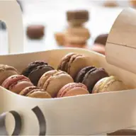 Cutii din carton pentru torturi și prăjituri în diverse forme, disponibile la Snick Ambalaje