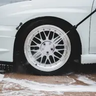 Cum să alegi echipamentul potrivit pentru spălătoria auto self service