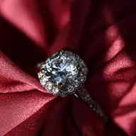 Totul despre Diamant: istorie și caracteristicile care îi stabilesc valoarea