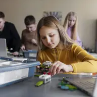 Echipamente digitale care nu trebuie să lipsească dintr-o sală de clasă modernă